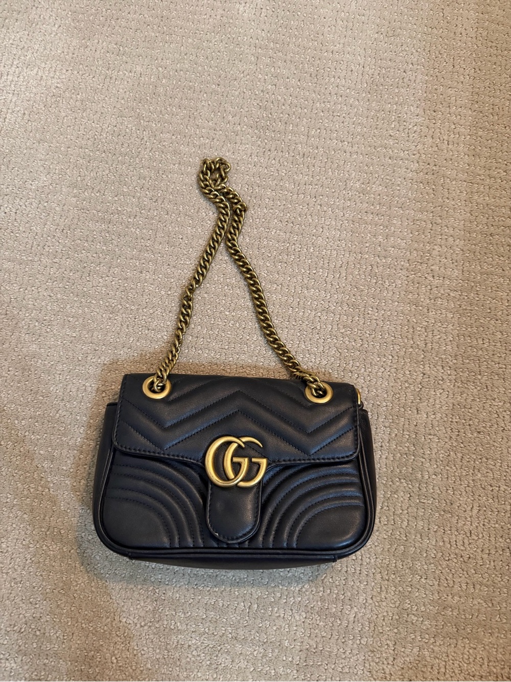 FAUX Gucci Marmont Matelassé Leather Shoulder Bag in Black - Picture 1 of 5